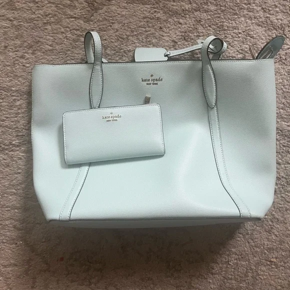 Kate Spade Blue Leather Tote Bag with Structured Design - Picture 2 of 10